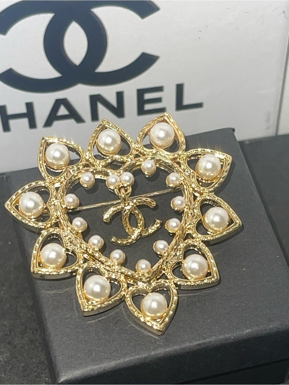 Gold-Tone Pearl Floral Brooch - Picture 3 of 7